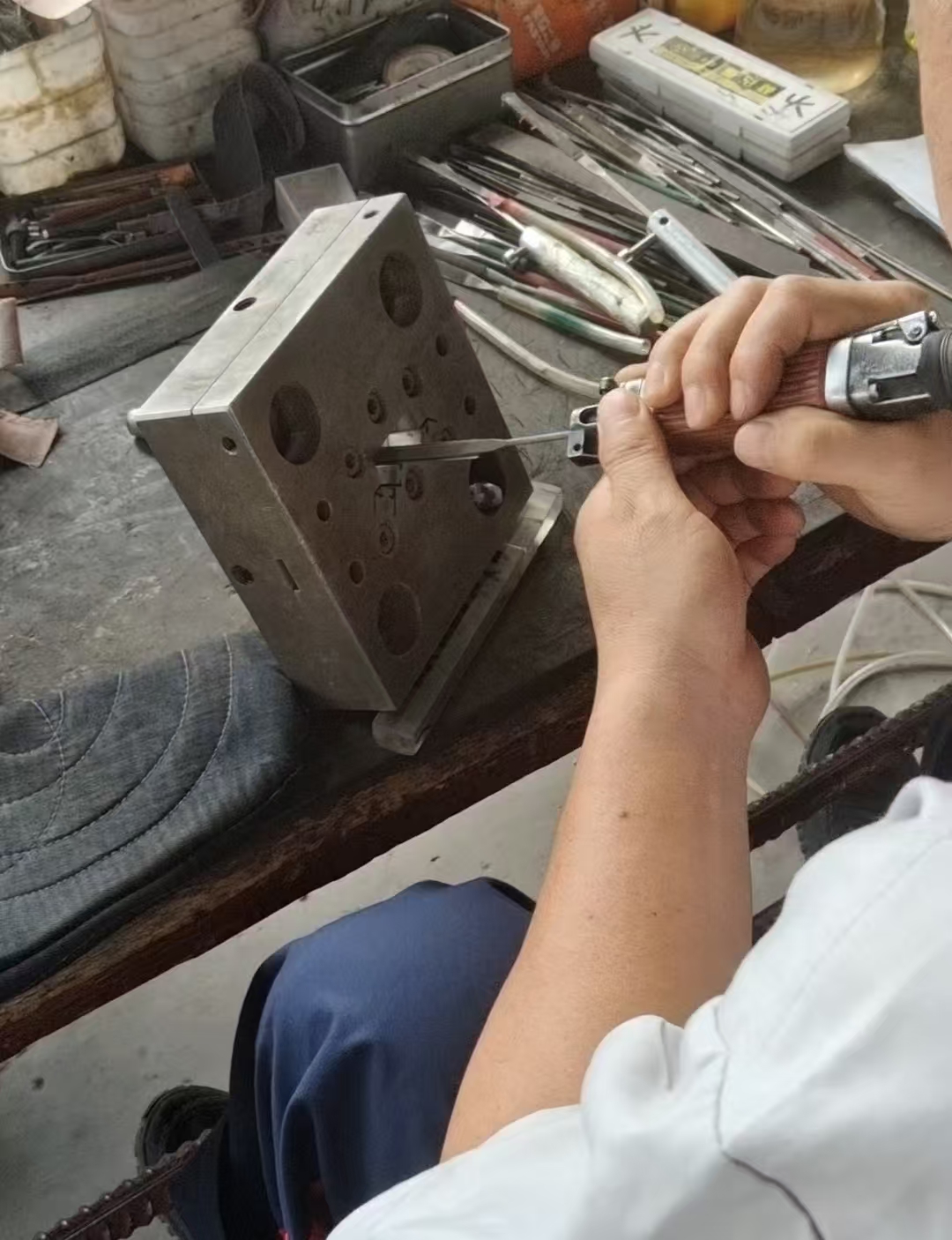 挤出模具在加工过程中出现堵塞怎么办